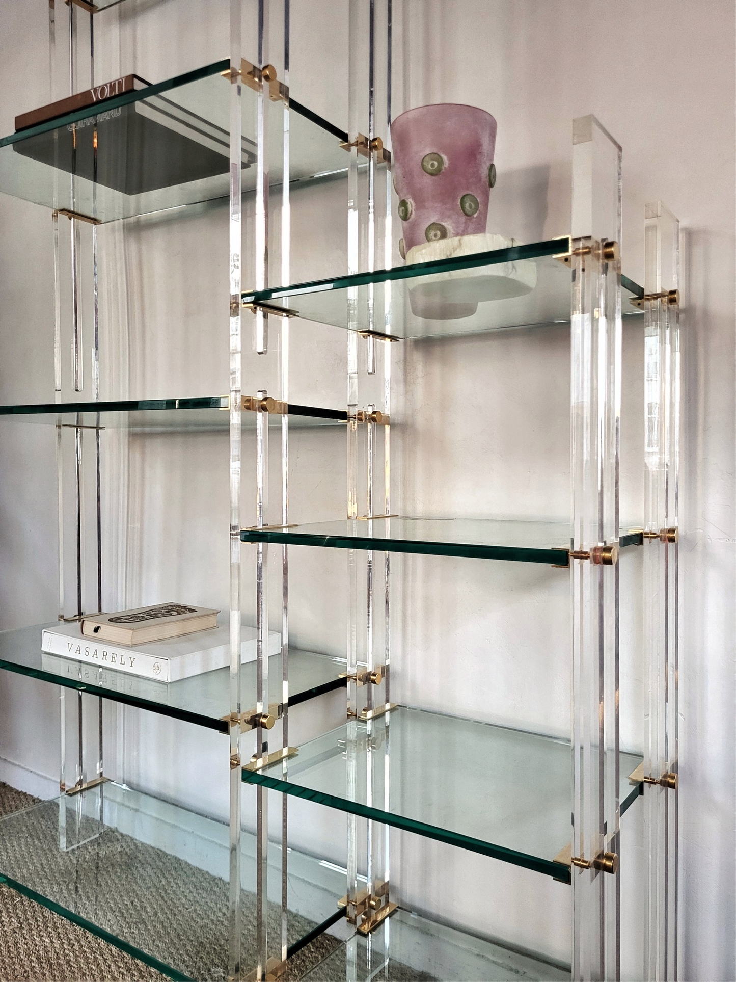 Etagères "Les Invisibles" par Marais International