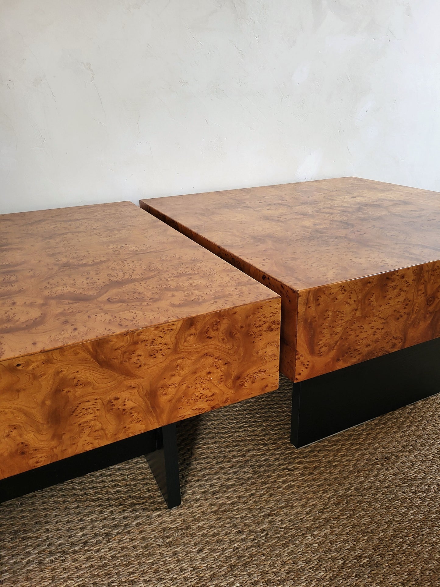 Tables basses en loupe d'orme