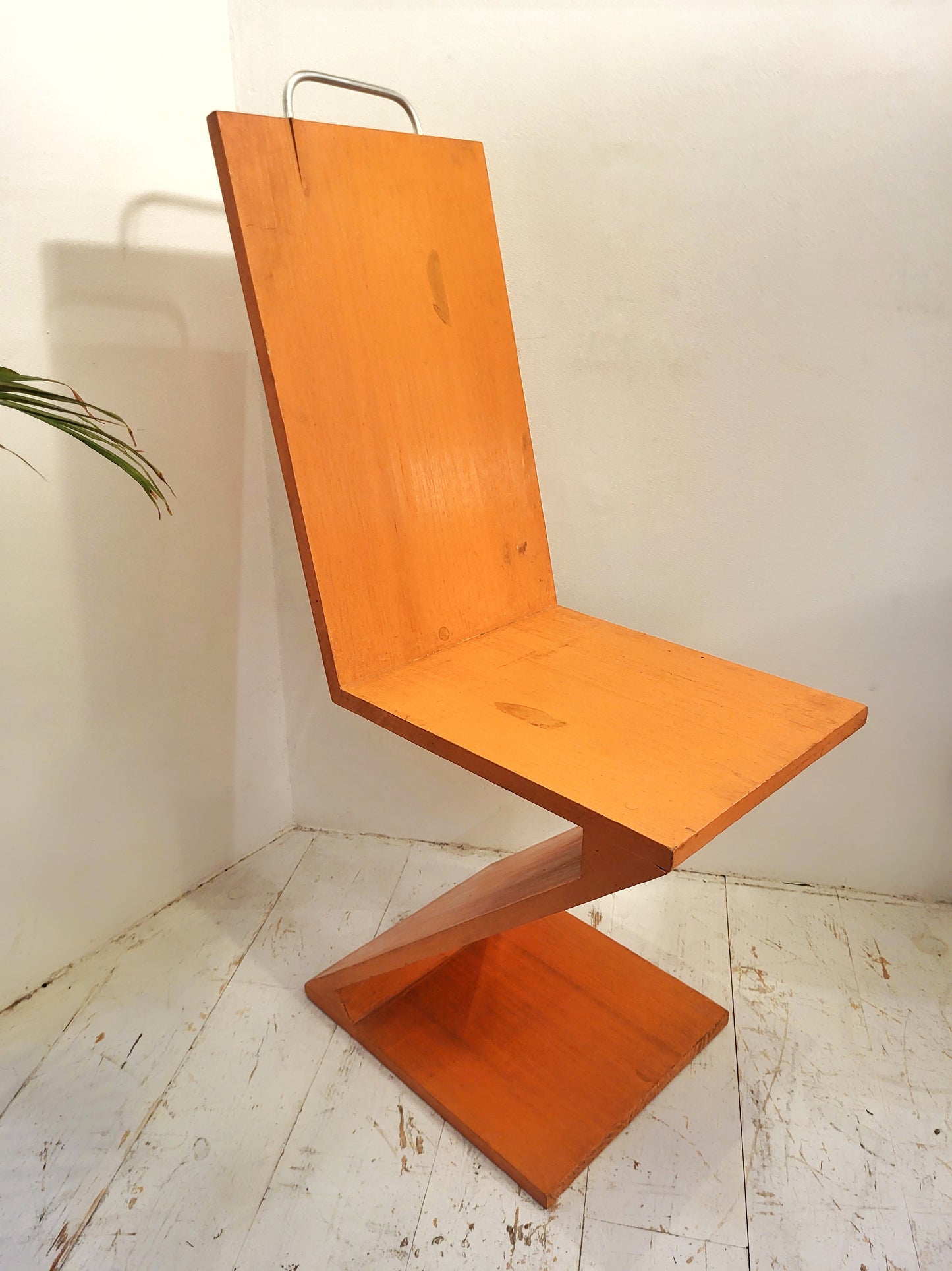 Chaise Zig Zag en bois peint