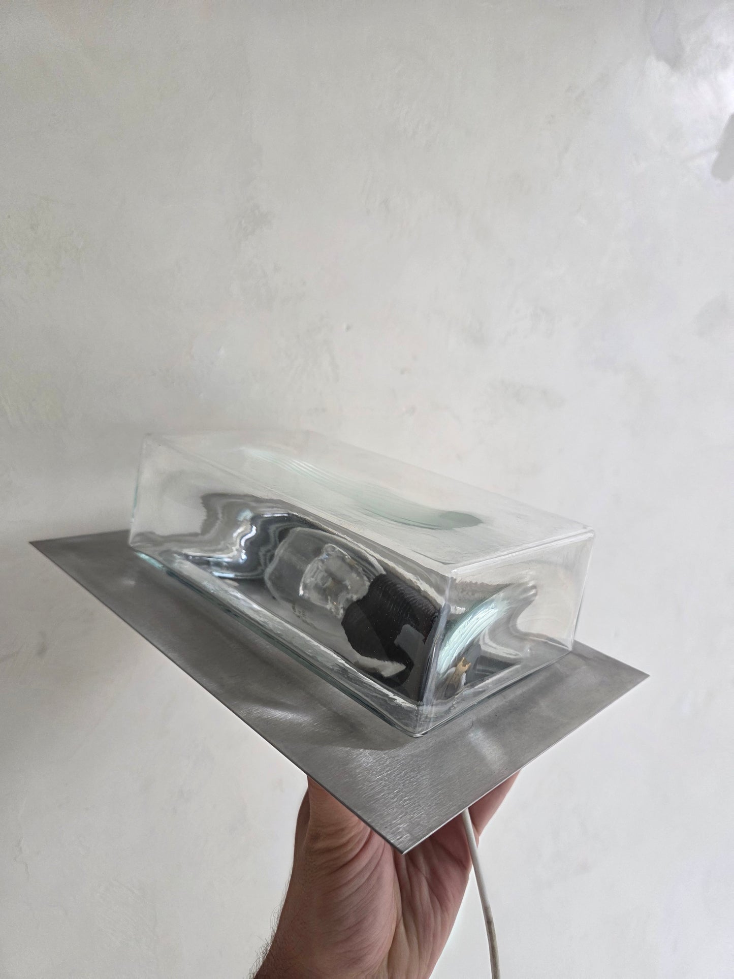 Lampe murale inox et verre