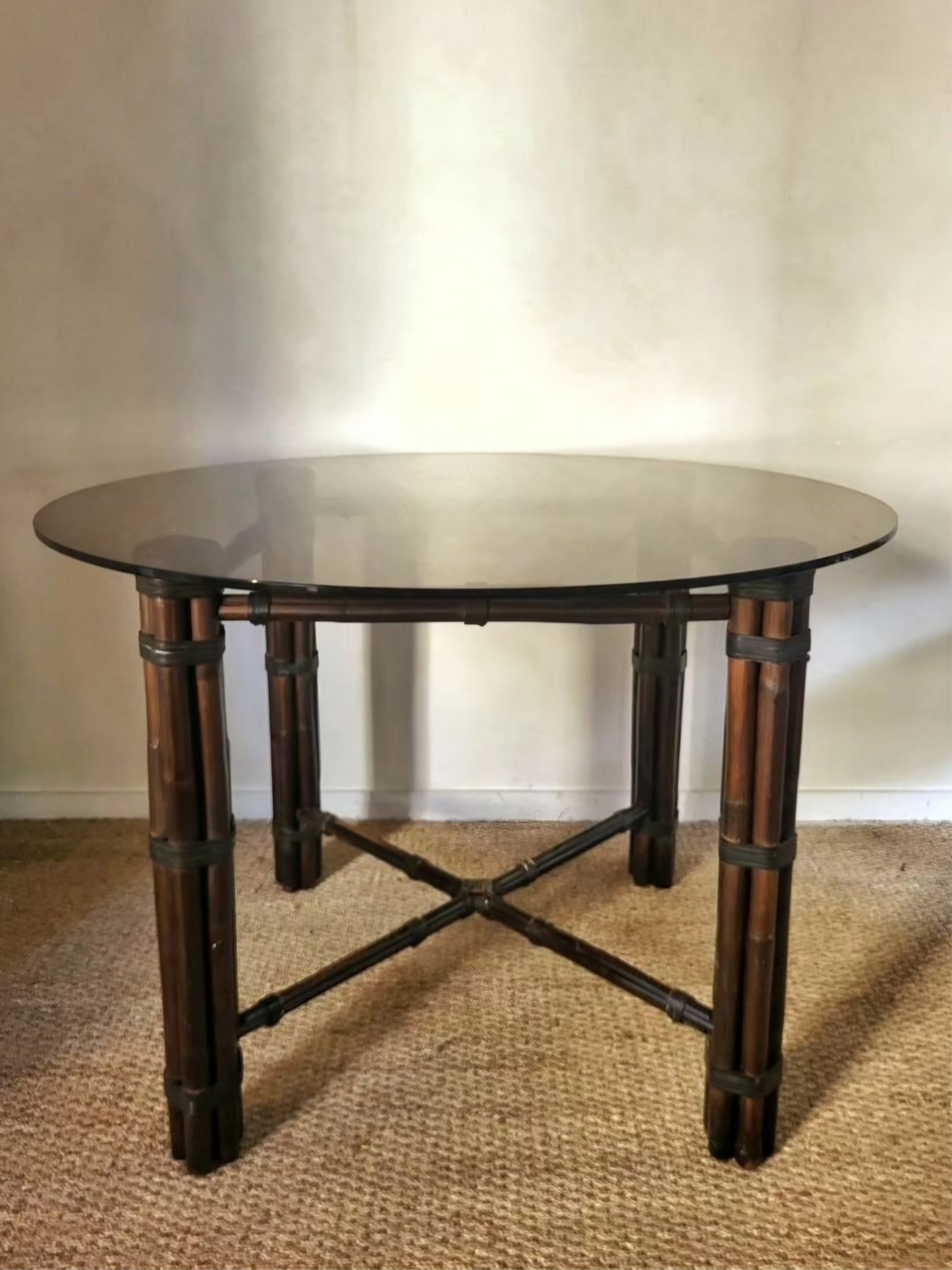 Table ronde en verre fumé