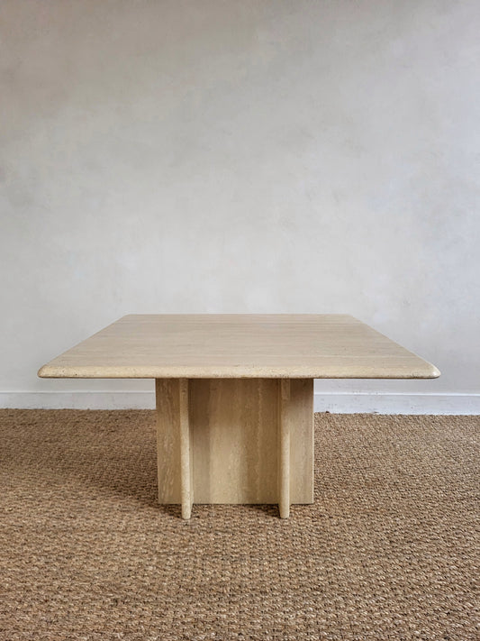 Table basse carrée en travertin