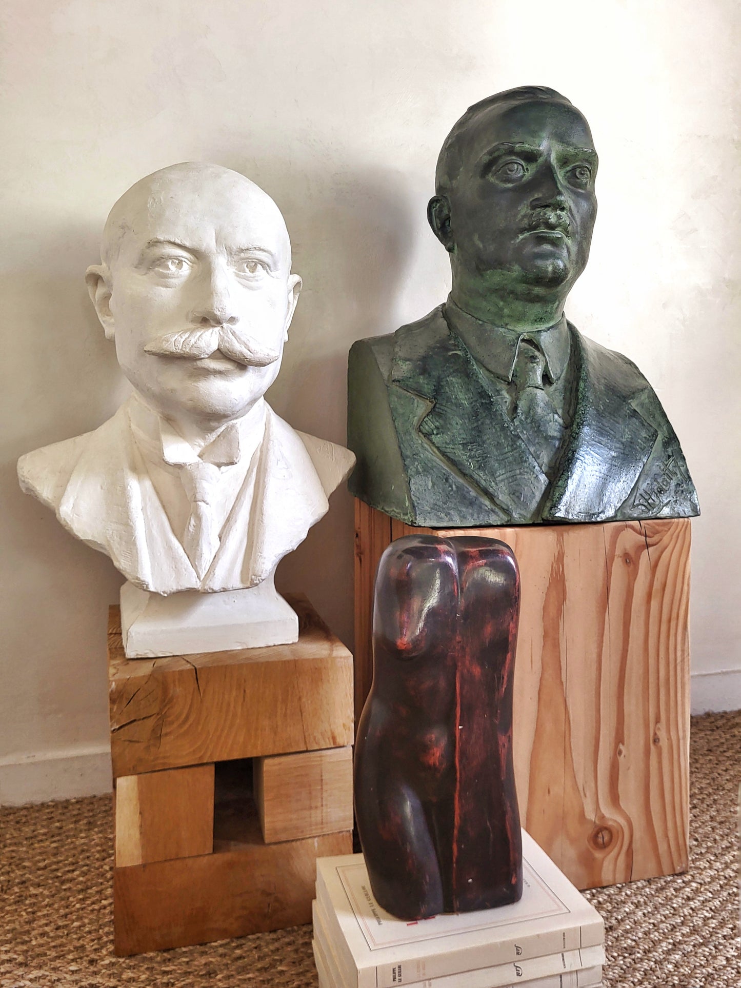 Buste en plâtre signé