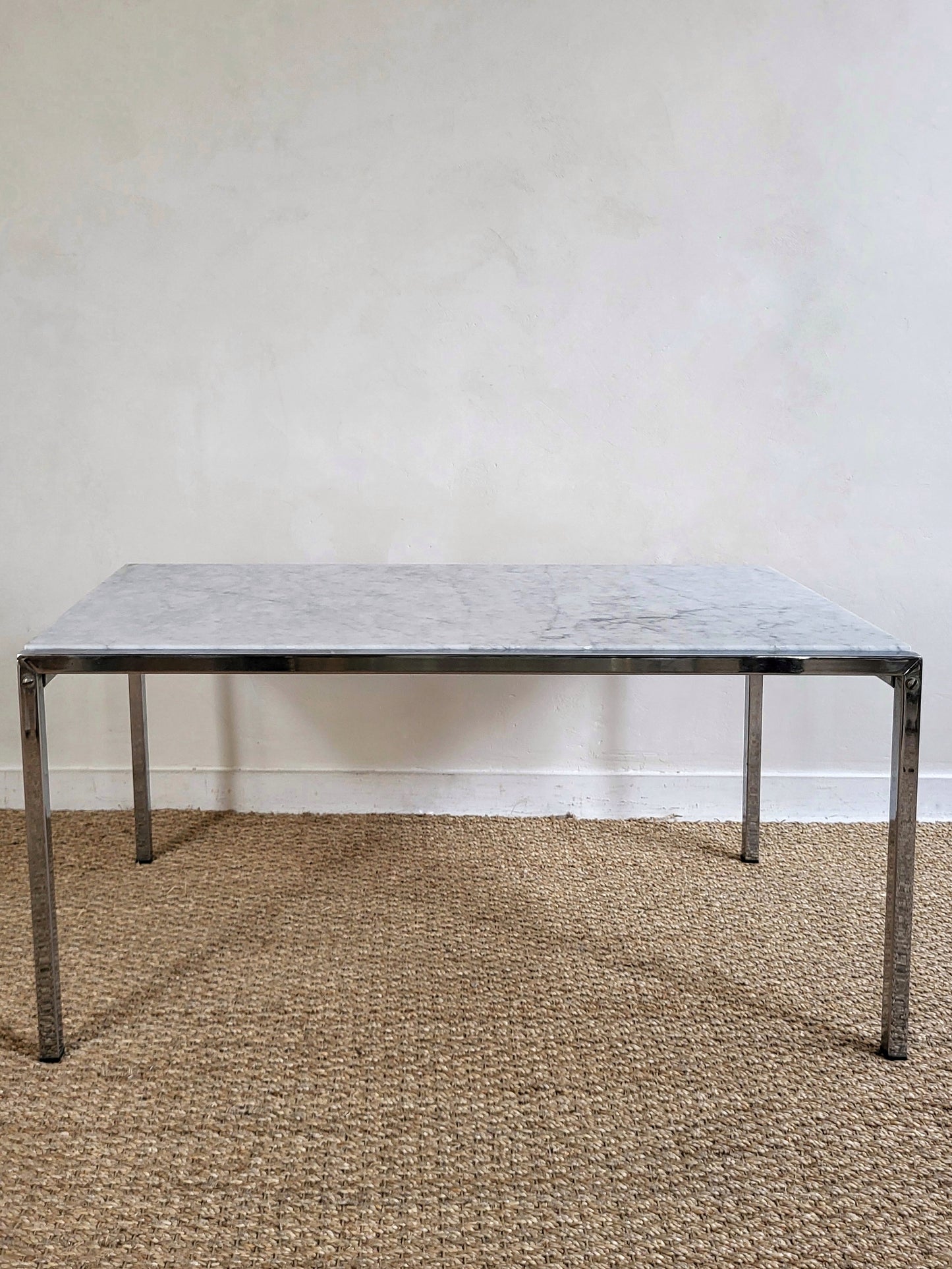 Table basse en marbre et chrome