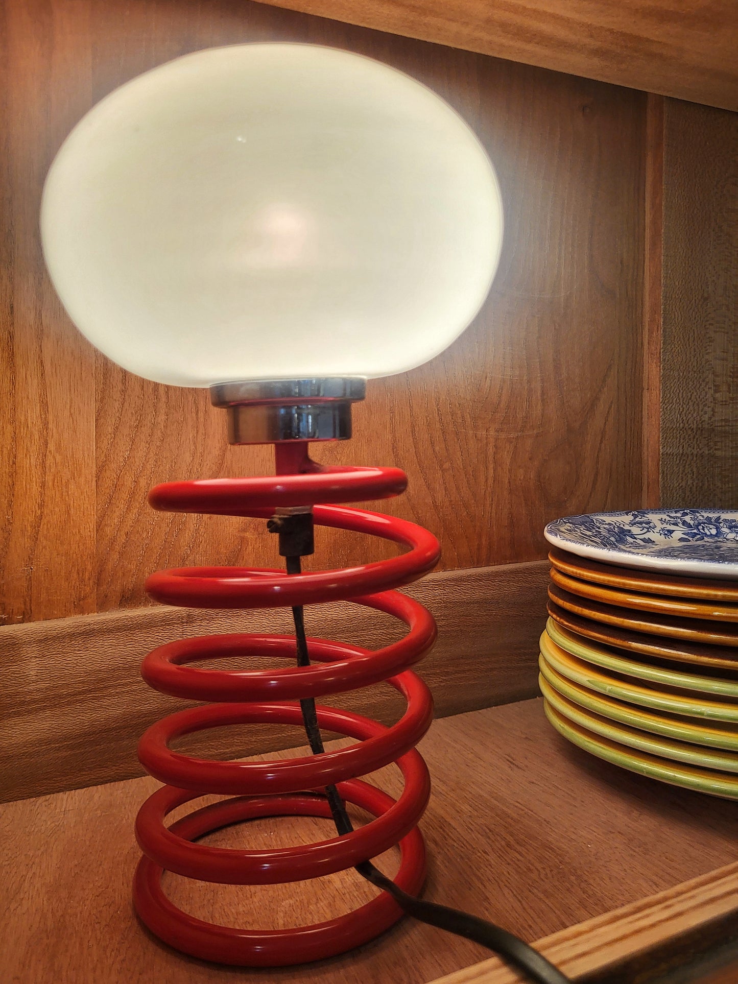 Lampe ressort rouge