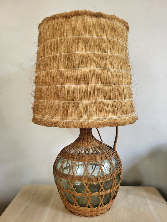 Lampe en verre et osier
