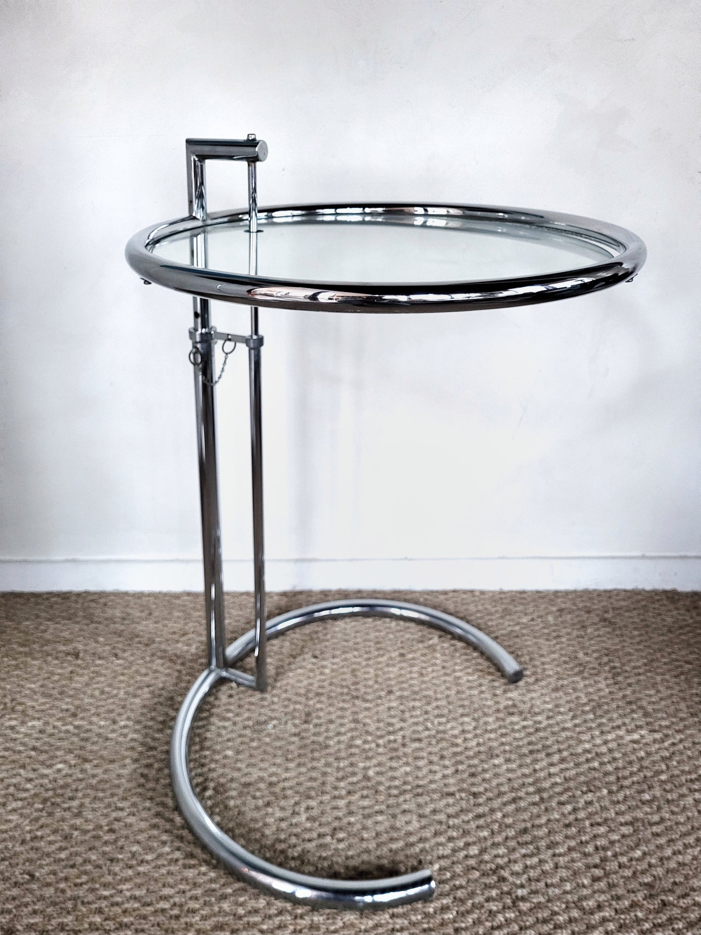 Table E-1027 par Eileen Gray