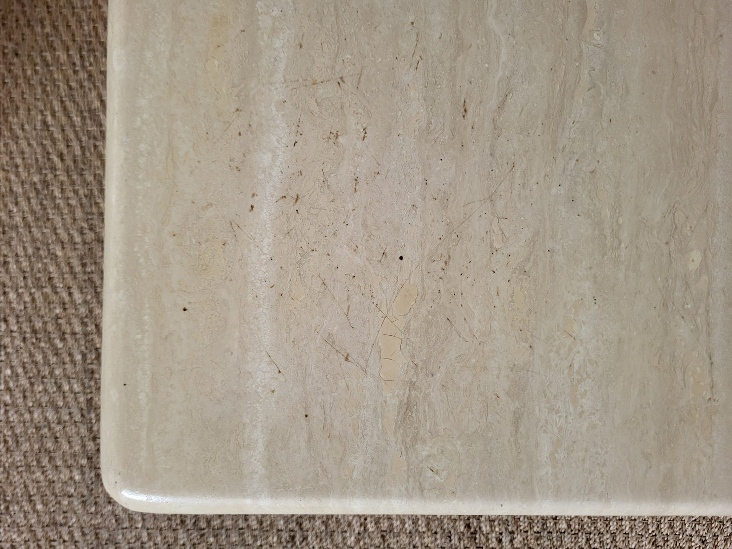 Table basse carrée en travertin