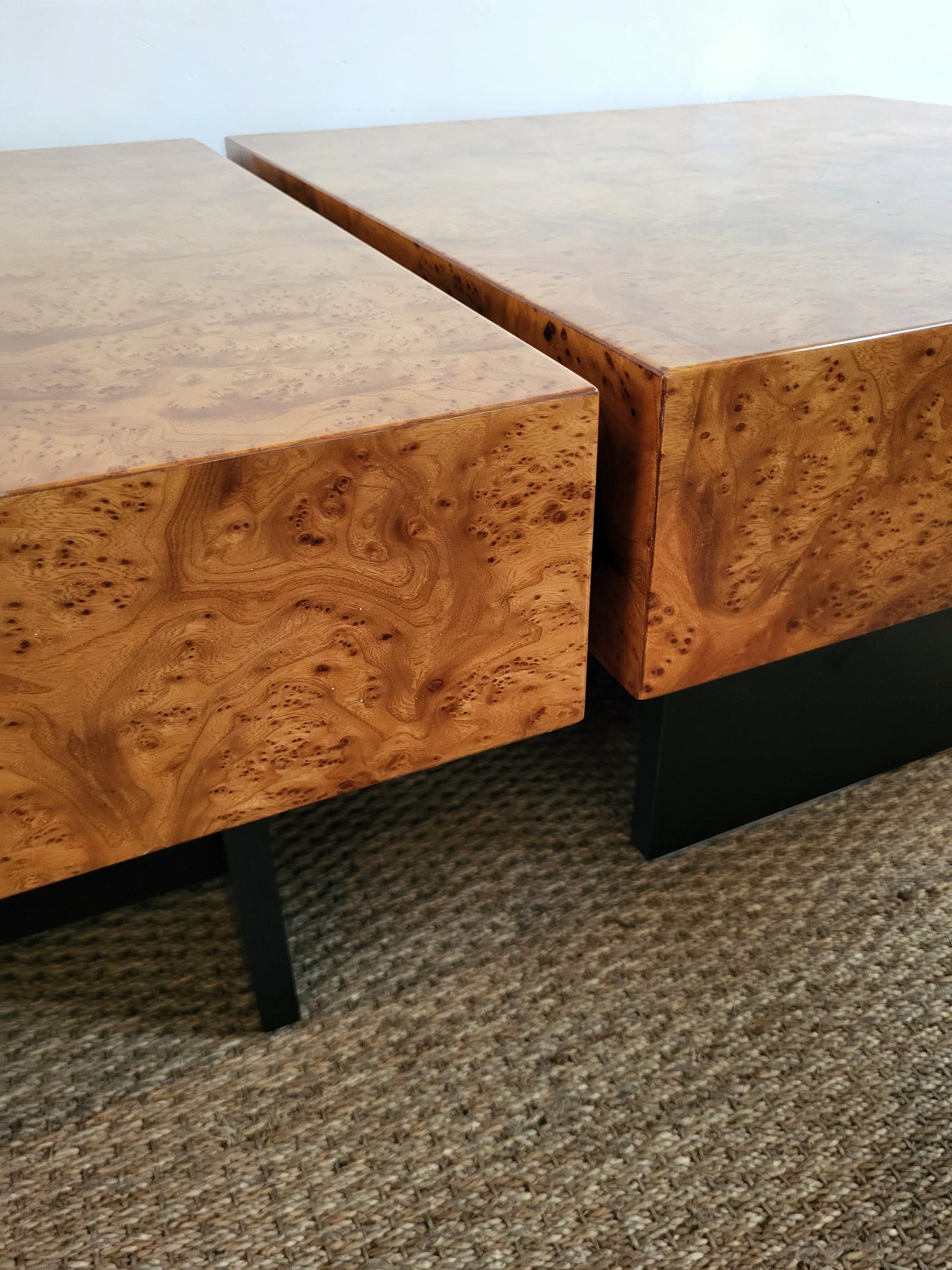 Tables basses en loupe d'orme