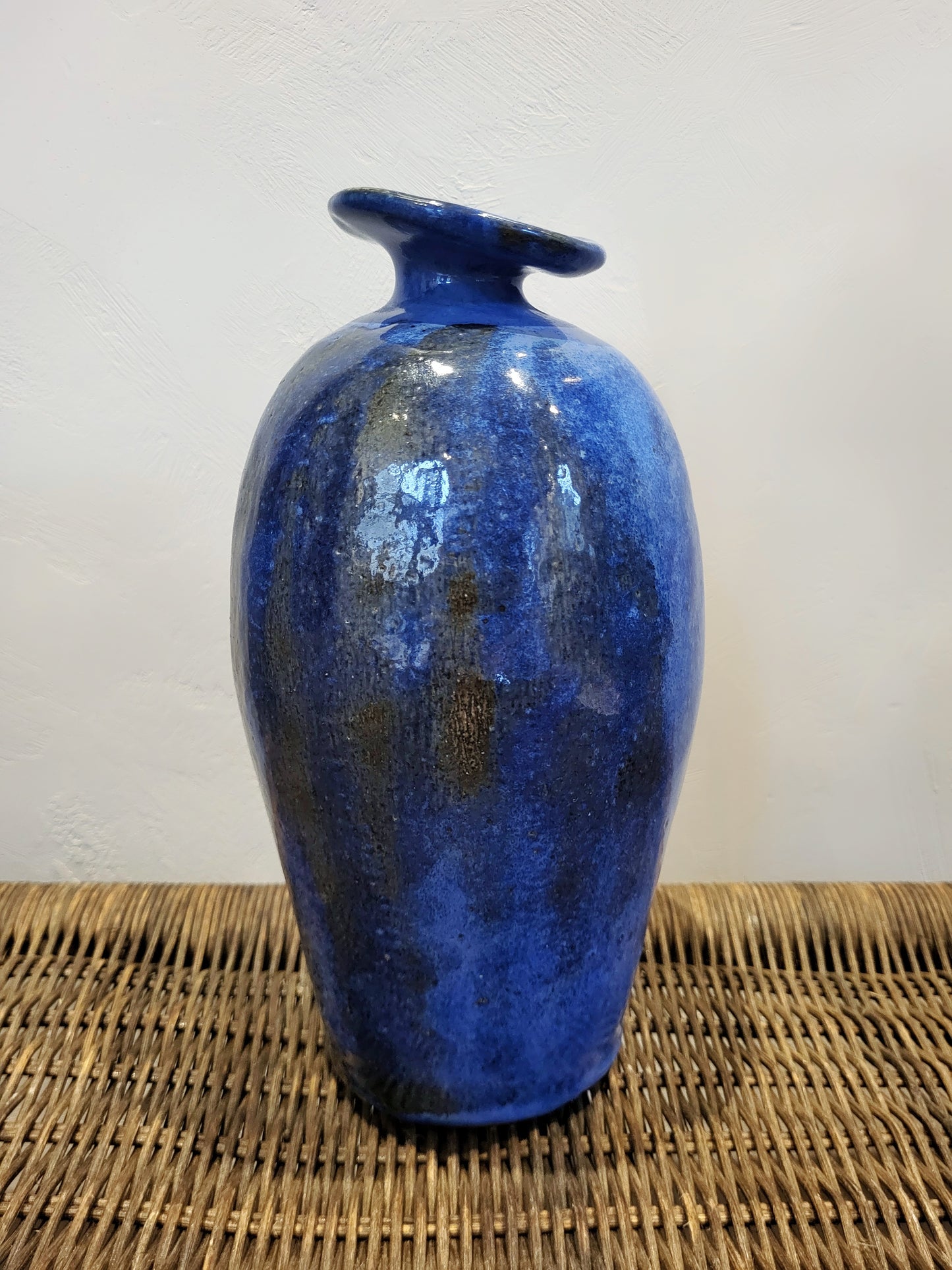 Vase bleu en céramique