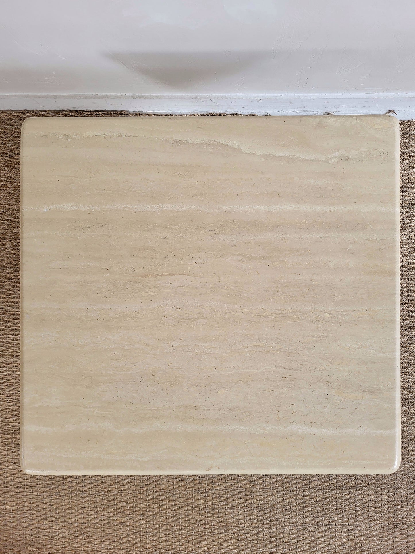 Table basse carrée en travertin