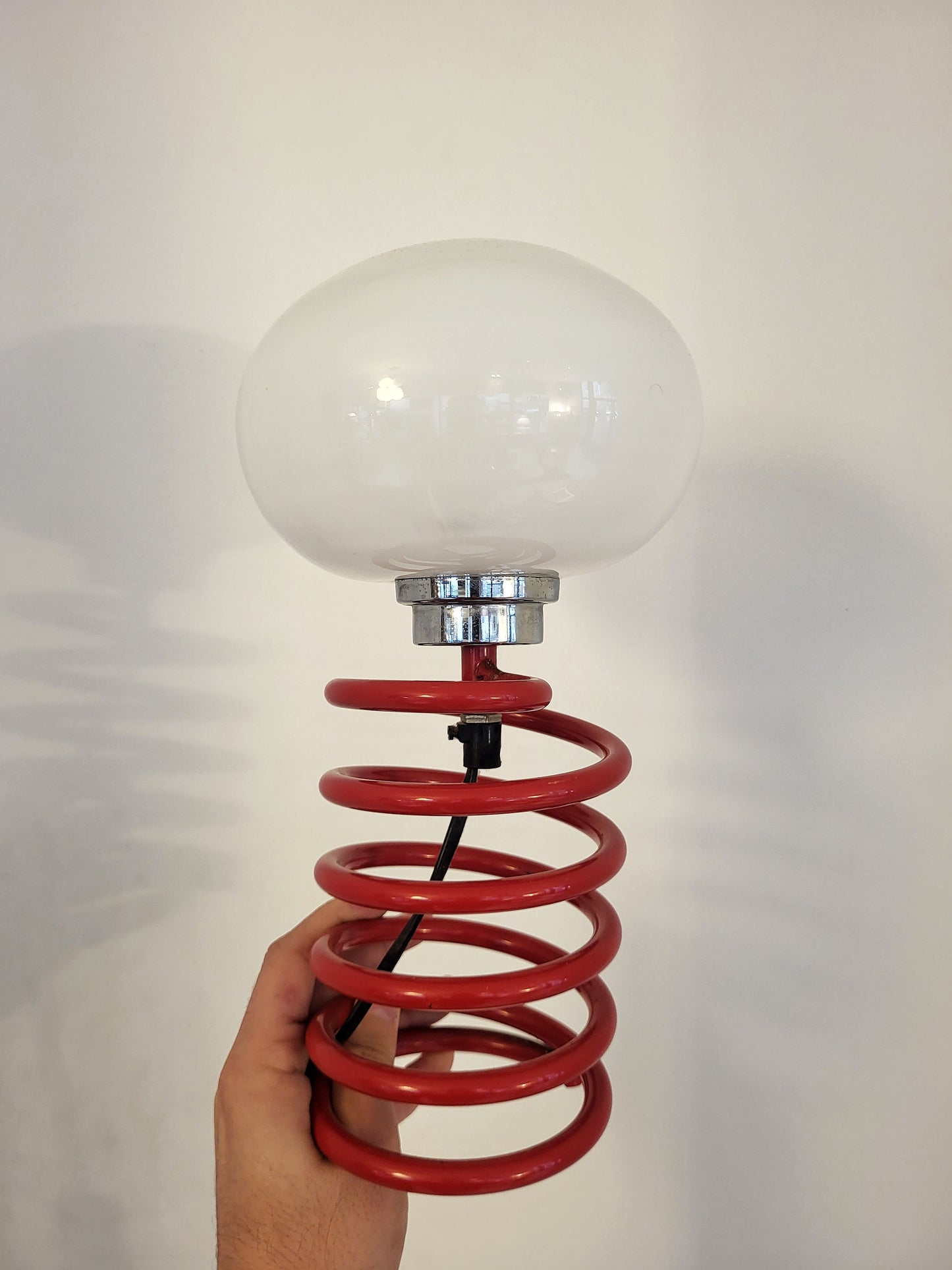 Lampe ressort rouge