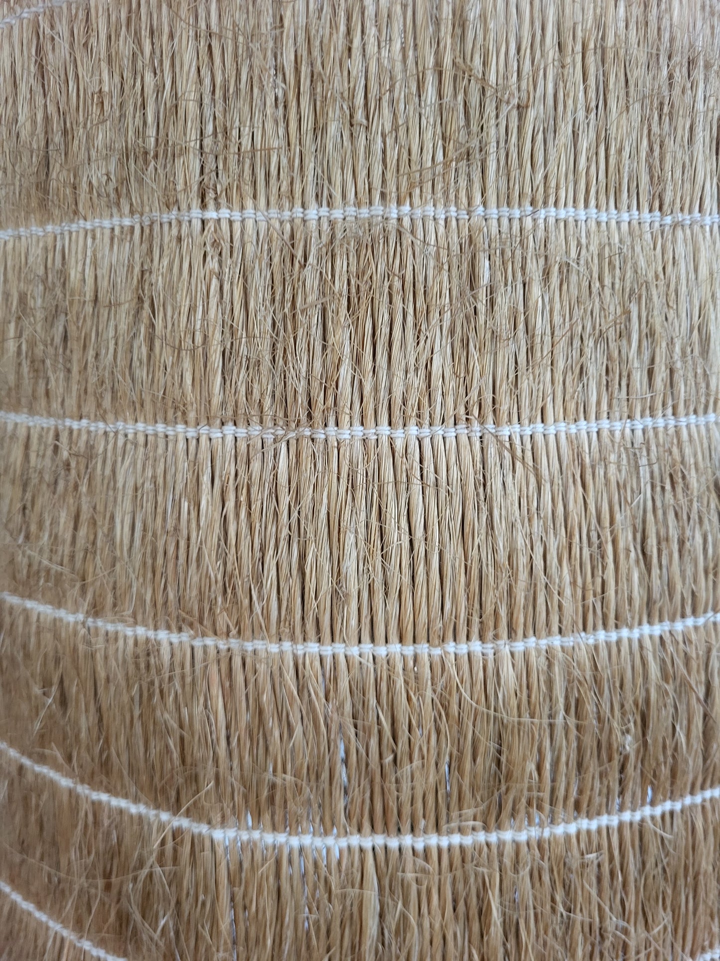 Lampe en verre et osier