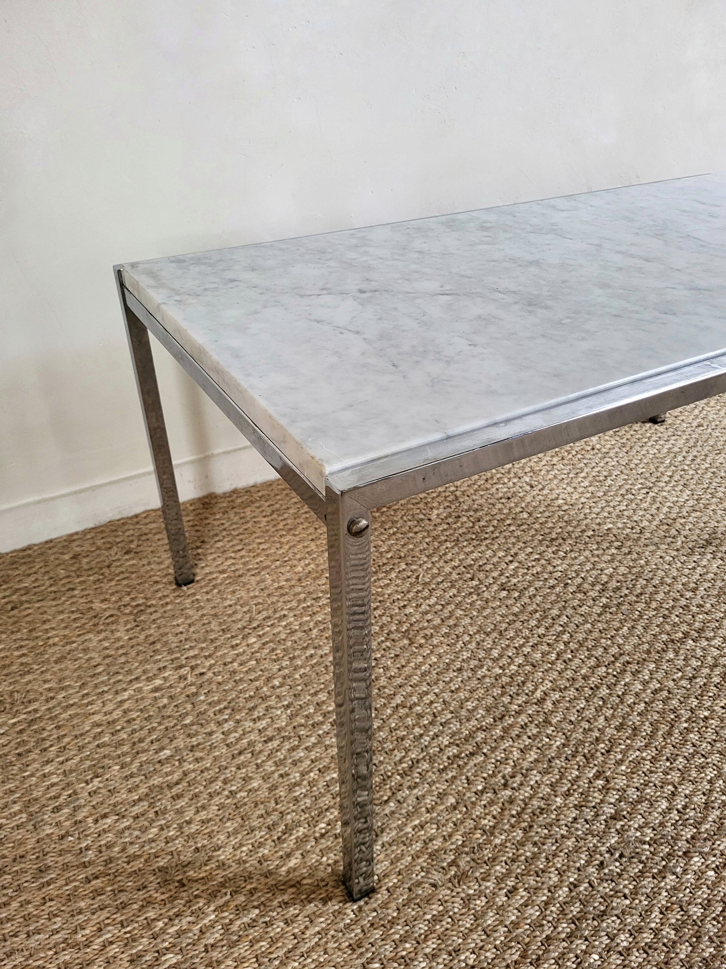 Table basse en marbre et chrome