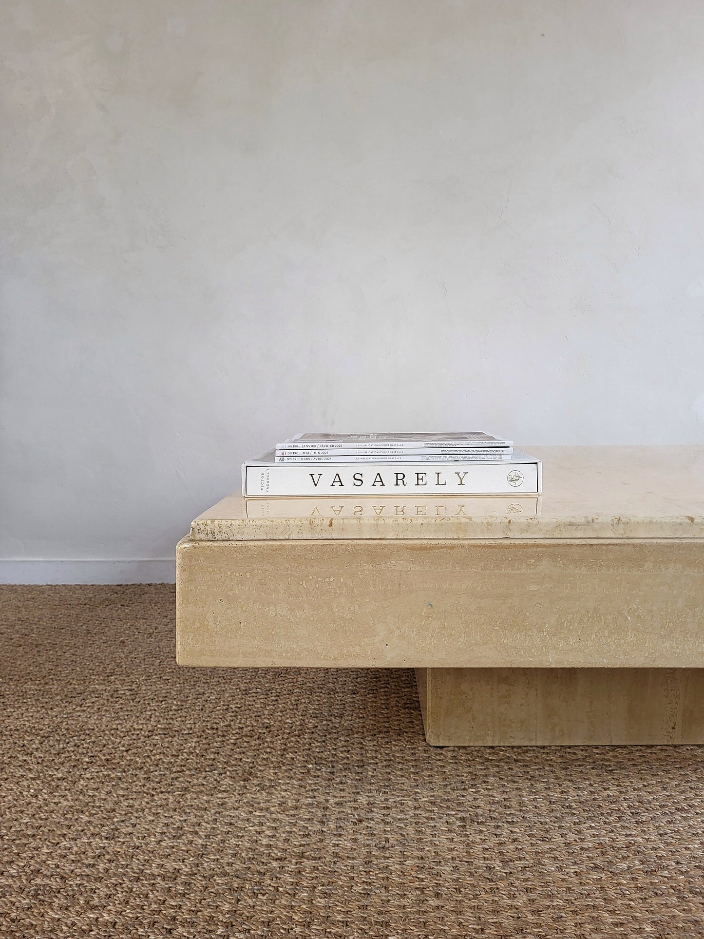 Grande table basse en travertin