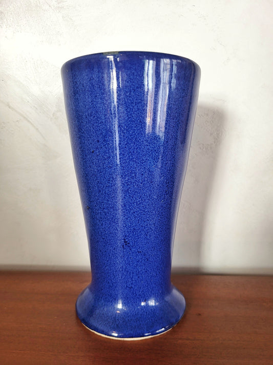 Vase bleu en céramique