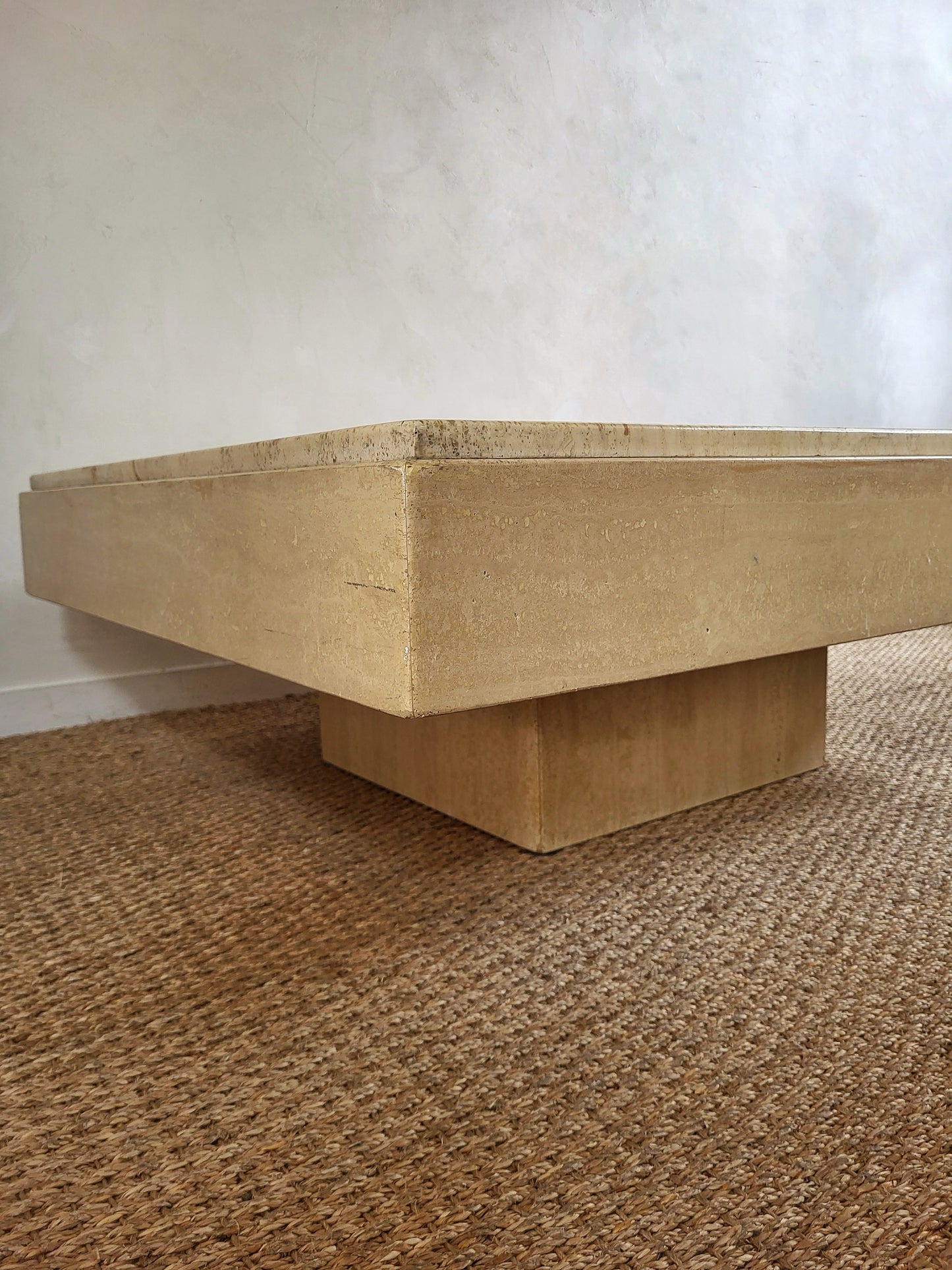 Grande table basse en travertin