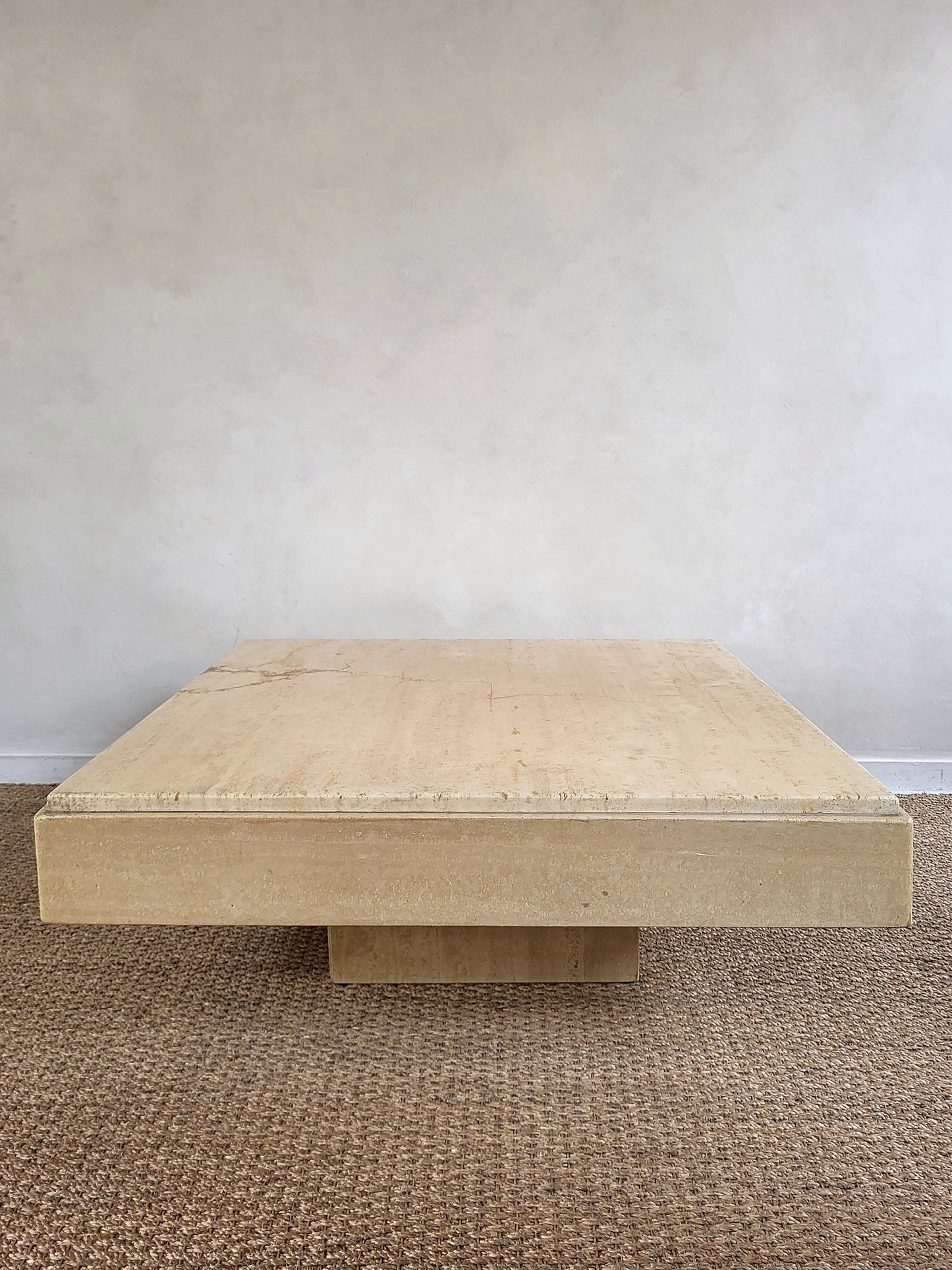 Grande table basse en travertin
