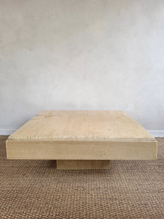 Grande table basse en travertin